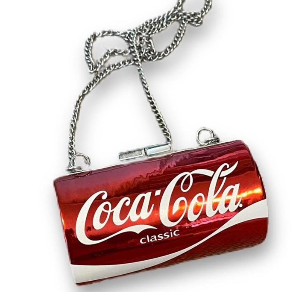 ✨SOLD✨VINTAGE COCA-COLA COLLECTOR’S BAG W/ CHAIN! (WORN ONCE!)